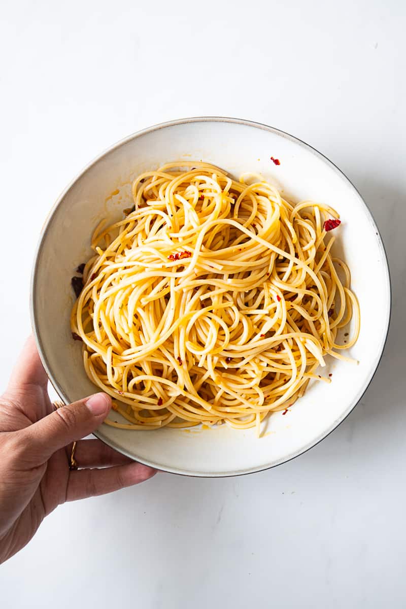 classic spaghetti aglio e olio dish made with 4 ingredients.