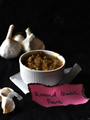 roaste garlic paste recipe - priyascurryantion.com #recipes #howtos #basics #vegan