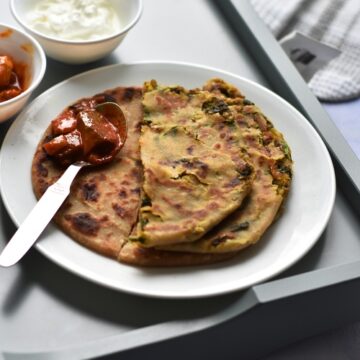 How to make spinach stuffed paratha -priyascurrynation.com #recipes #vegetarianrecipes #indianrecipes