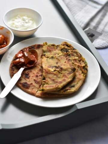 How to make spinach stuffed paratha -priyascurrynation.com #recipes #vegetarianrecipes #indianrecipes