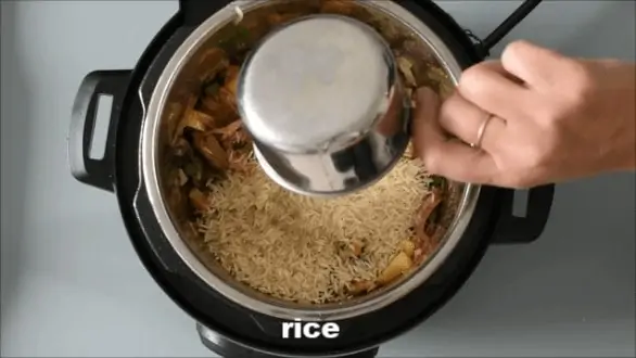 instant pot tava pulao recipe steps -priyascurrynation.com #recipes 