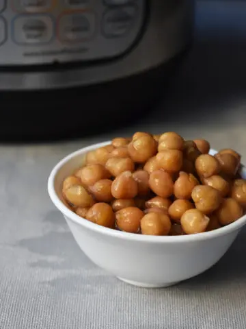 https://priyascurrynation.com/wp-content/uploads/2020/06/cook-chickpeas-in-instant-pot-2-360x480.jpg.webp?is-pending-load=1