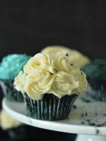 eggless bluevelvet cupcakes recipe - priyascurrynation.com