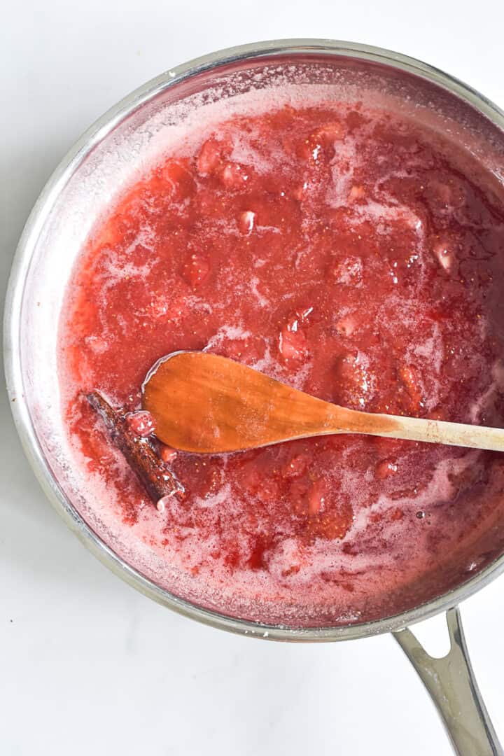 strawberry cinnamon jam preparation