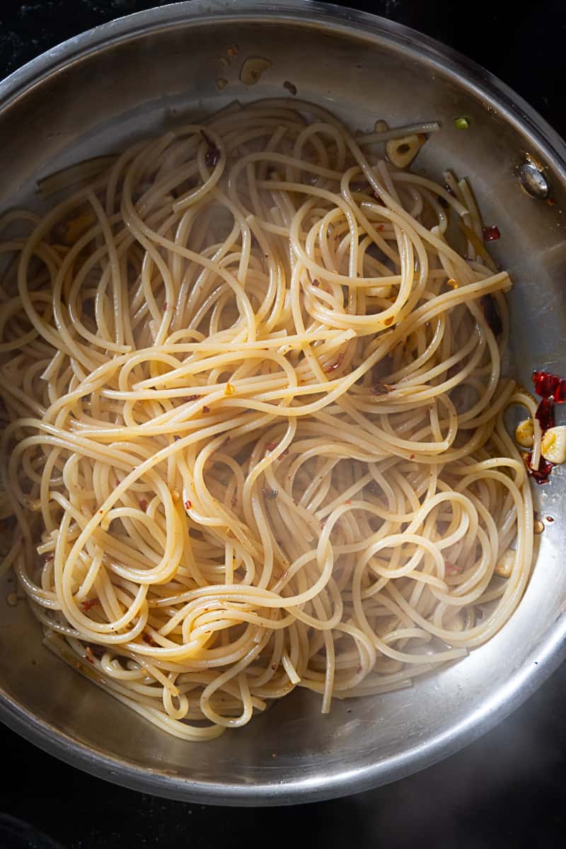 spaghetti agilo e olio recipe - Priya's Curry Nation